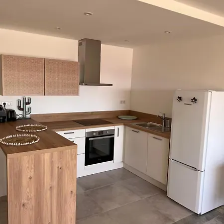 En Face De La Apartman *