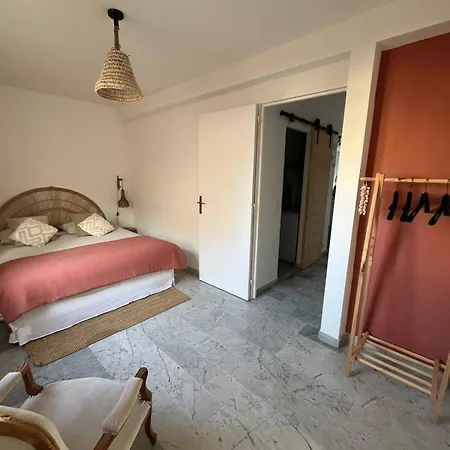 En Face De La Apartman